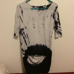 Forever 21 Tie dye 3/4 sleeve shirt w/an open back