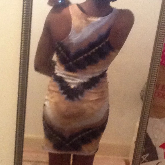 Knee length dress - Picture 3 of 3