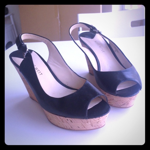 Size 6 Nine West sling back wedges