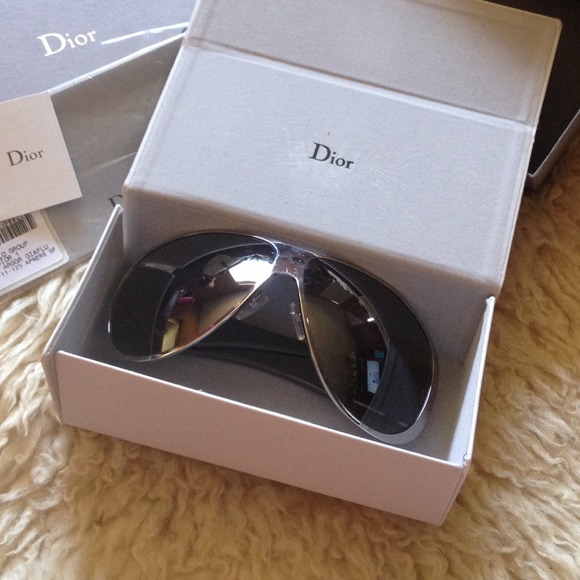 SALE!!New authentic christian dior sunglasses main image 4