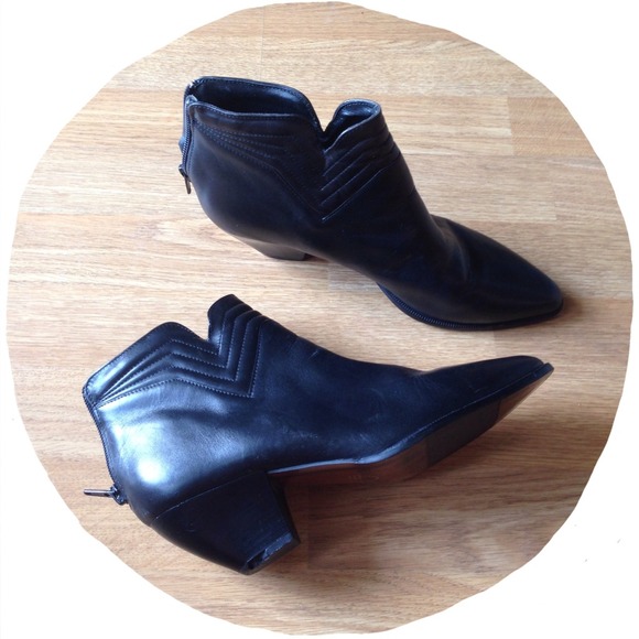 Boots - Ankle black leather toe cowboy boots chevron