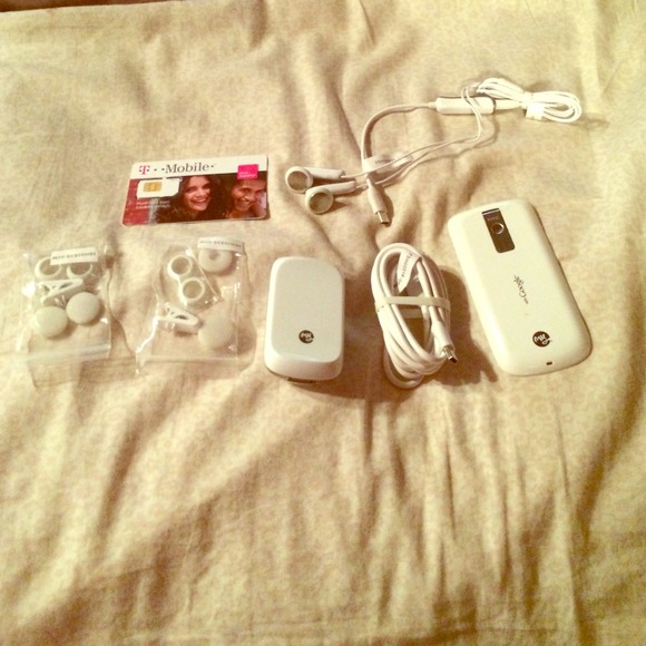 Accessories for a phone - Picture 1 of 4