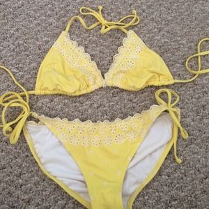 adorable yellow summer bathing suit!