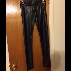 NWT Guess Faux Leather Leggings size XS/S