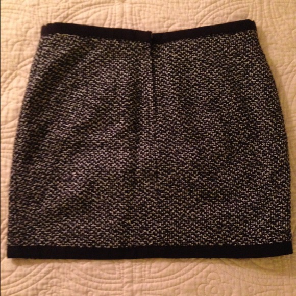 Black and white tweed mini-work skirt--hot pick! - Picture 2 of 3