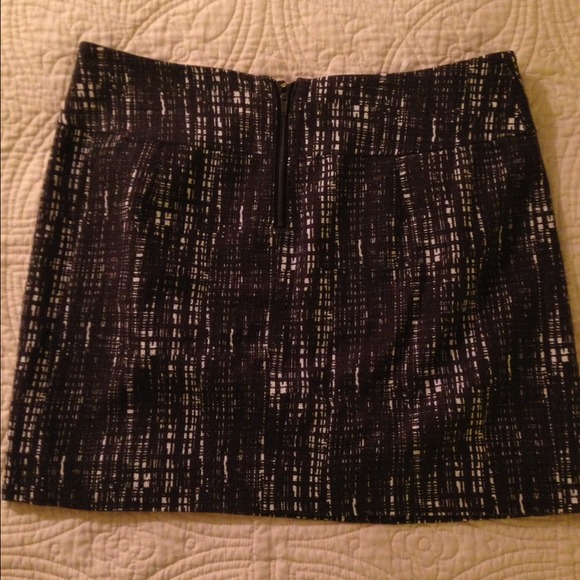 J. Crew black and white work mini-skirt! - Picture 2 of 3