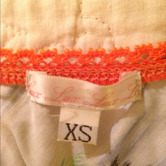 The perfect summer themed skirt! Lightweight &easy - Picture 3 of 3