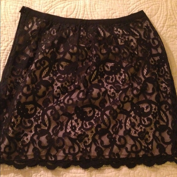 Ann Taylor LOFT black lace chic skirt! Hot find! - Picture 2 of 3