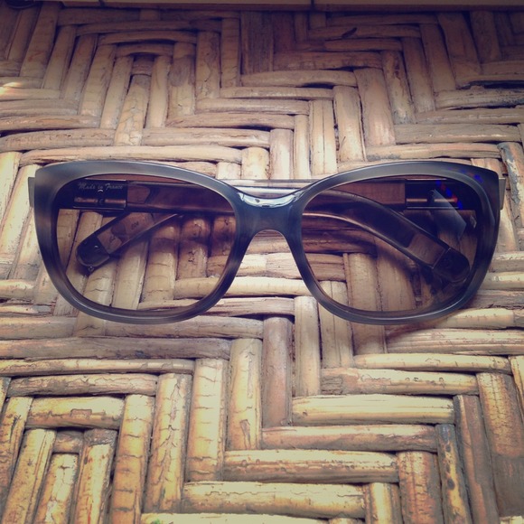 Chloe grey cat eyed sun glasses