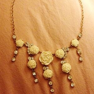 Forever 21 Cream Flower Necklace