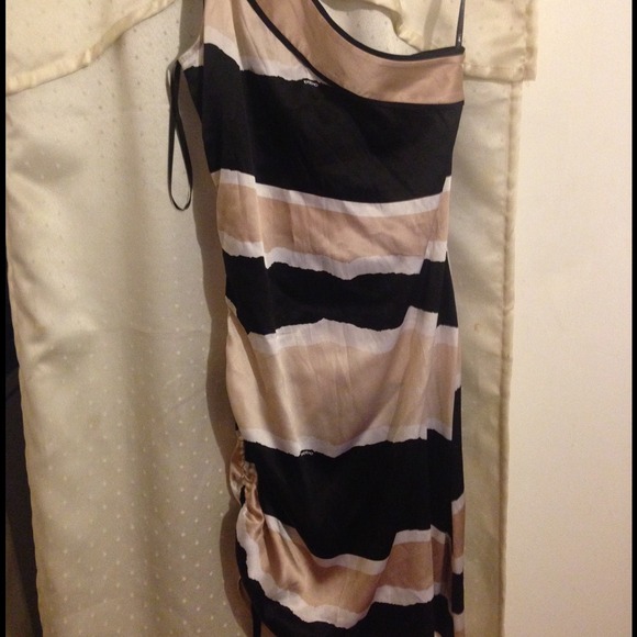 Bebe one sleeve dress