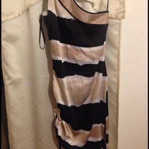 Bebe one sleeve dress