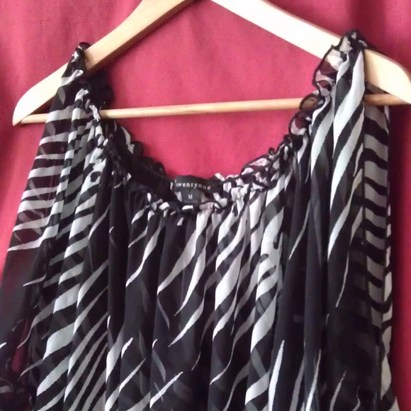 Chic top - Picture 2 of 3