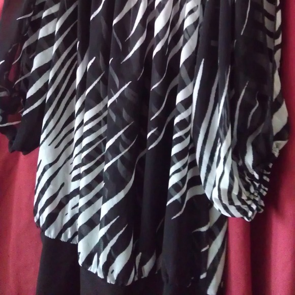 Chic top - Picture 3 of 3