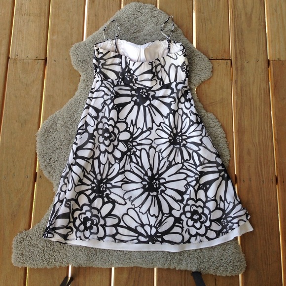 black and white flower dress - Picture 2 of 2