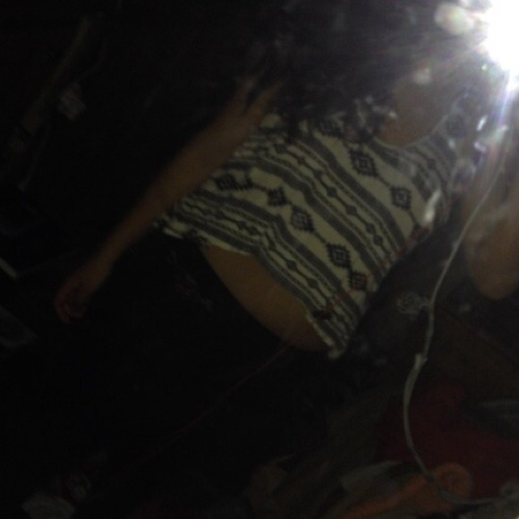 Aztec Crop Top - Picture 2 of 2