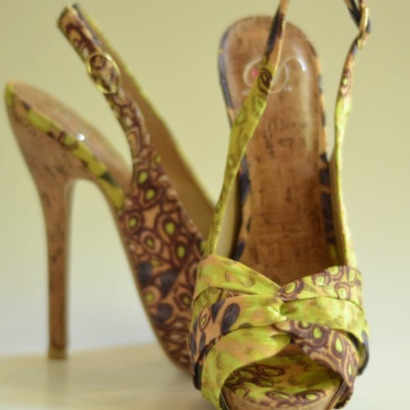 Patterned Platform Perfection - Picture 2 of 4