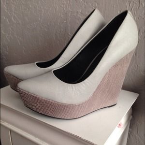 Rock & Republic Grey Platform Wedges