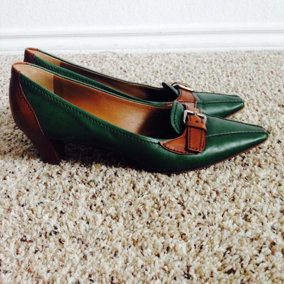 ⭐️HOST PICK! ⭐️Prada low heel pumps