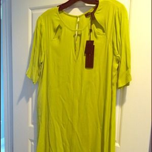 BCBG BRAND NEW, lemongrass dress w/cutout neckline