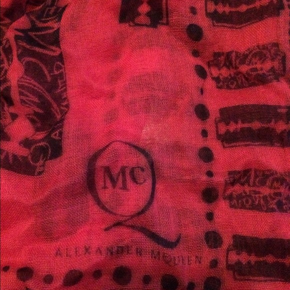 Alexander McQueen razor blade scarf - Picture 2 of 3