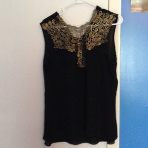 Black sleeveless shirt, with gold design