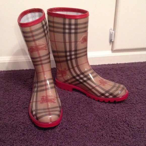 On Hold @cadcad Authentic Burberry rain boots
