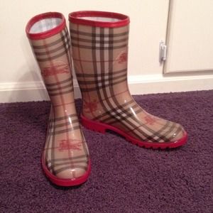 On Hold @cadcad Authentic Burberry rain boots