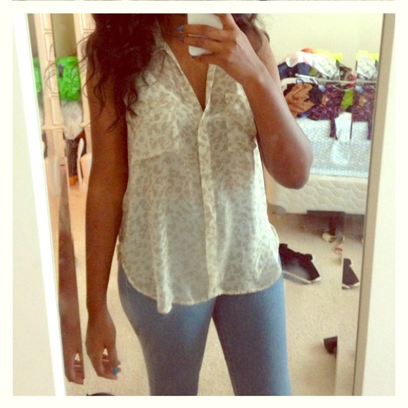 sleeveless button up collar shirt cheetah print