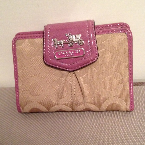 On hold bundle Authentic Coach wallet