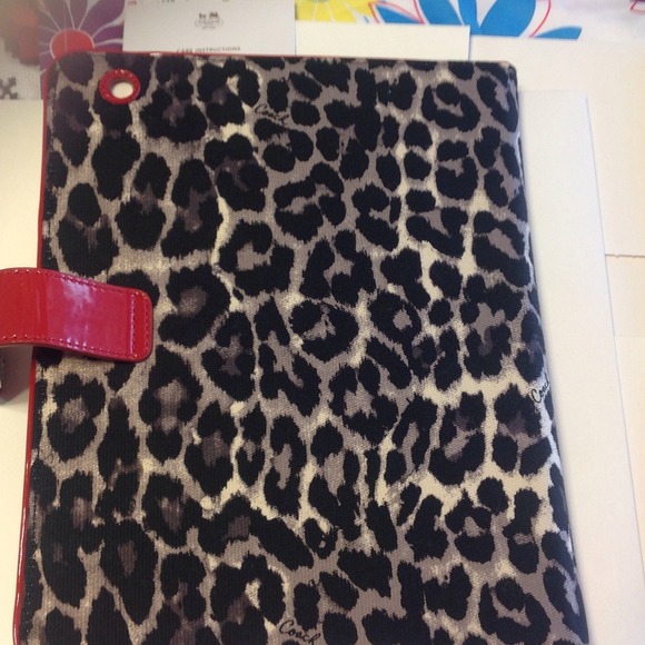 🎉HP🎉  PARK OCELOT PRINT TURNLOCK IPAD CASE COACH - Picture 4 of 4