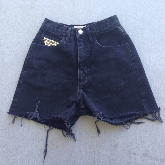 💗SOLD💗Studded high waisted shorts!