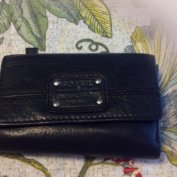 Fossil Clutches & Wallets - New Listing 🎉Fossil wallet