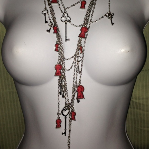 Key and Lock Necklace - Picture 3 of 4