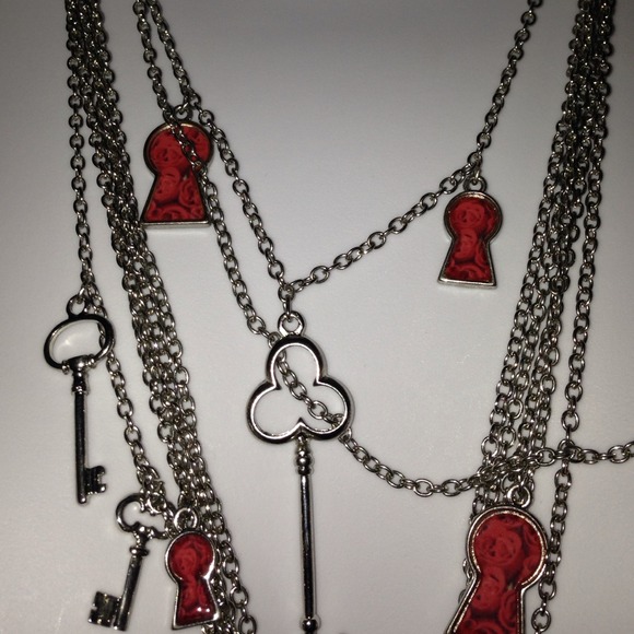 Key and Lock Necklace - Picture 4 of 4