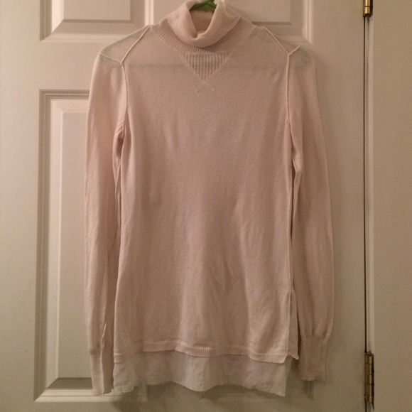 Vera Wang cream colored turtle neck - Picture 2 of 2