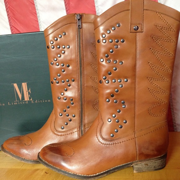 🚫🚫 S O L D 🚫🚫 Mia Limited Edition boots - Picture 2 of 4