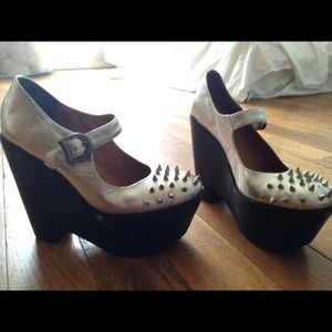 Jeffrey Campbell size 8 silver studded black wedge