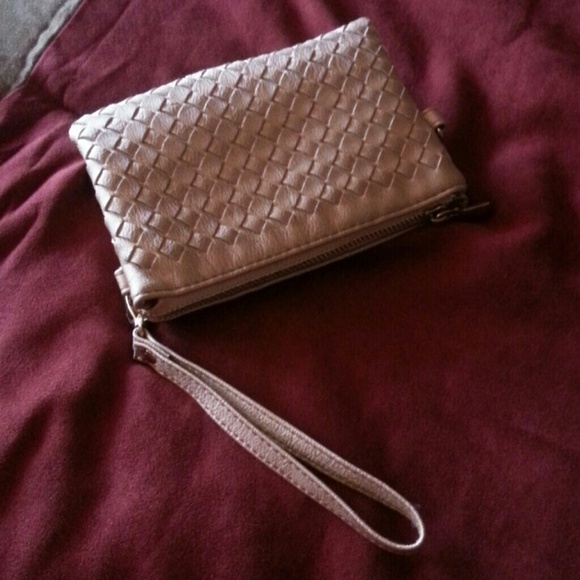 Champaign wristlet. Super roomy & cute