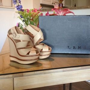 🌟L.A.M.B.🌟 Angela Nudlea platform wedge! Size 6!