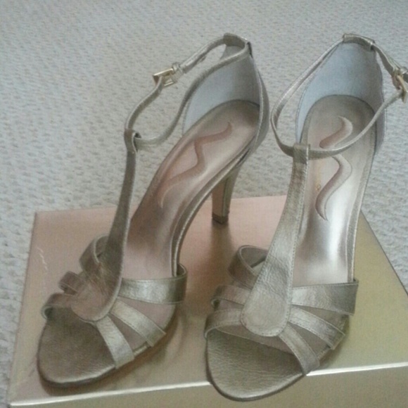 Nina heel NWOT