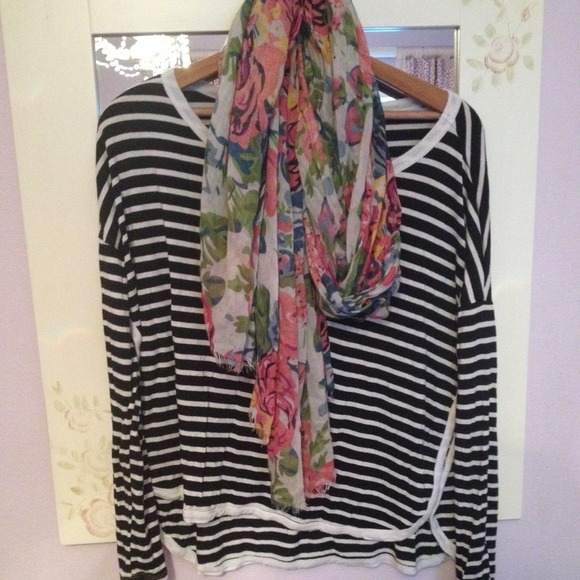 Striped long sleeve high low tee, w/ slits on side