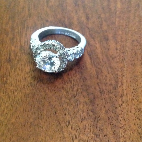 lia sophia Jewelry - 💯 authentic Lia Sophia Indulge Sterling CZ ring. lia sophia Jewelry - 💯 authentic Lia Sophia Indulge Sterling CZ ring.