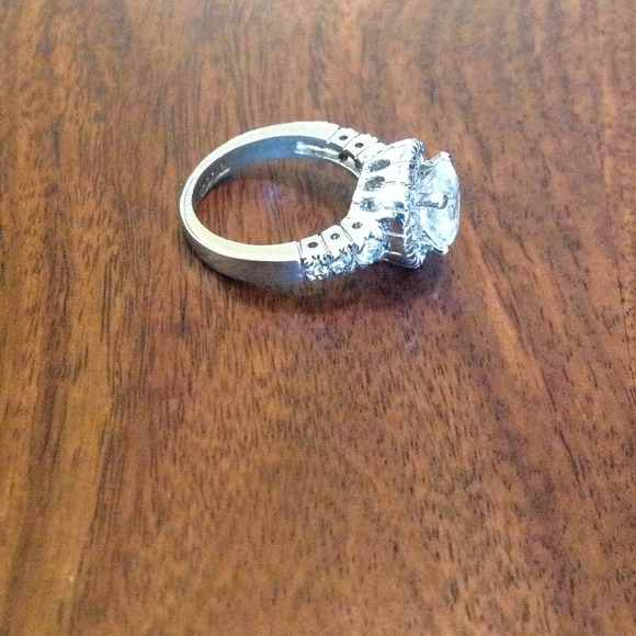 lia sophia Jewelry - 💯 authentic Lia Sophia Indulge Sterling CZ ring. lia sophia Jewelry - 💯 authentic Lia Sophia Indulge Sterling CZ ring.