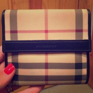 TRADE Burberry wallet for @quinnn
