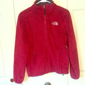Dark pink/magenta fleece northface jacket