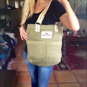 Hollister tote