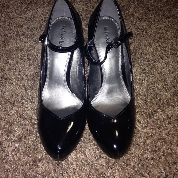 Black high heels, great condition, size 9