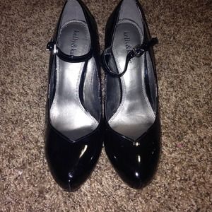 Black high heels, great condition, size 9
