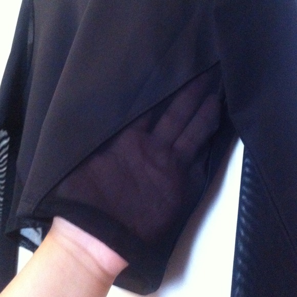 Cute Mesh Crop Top - Picture 3 of 4